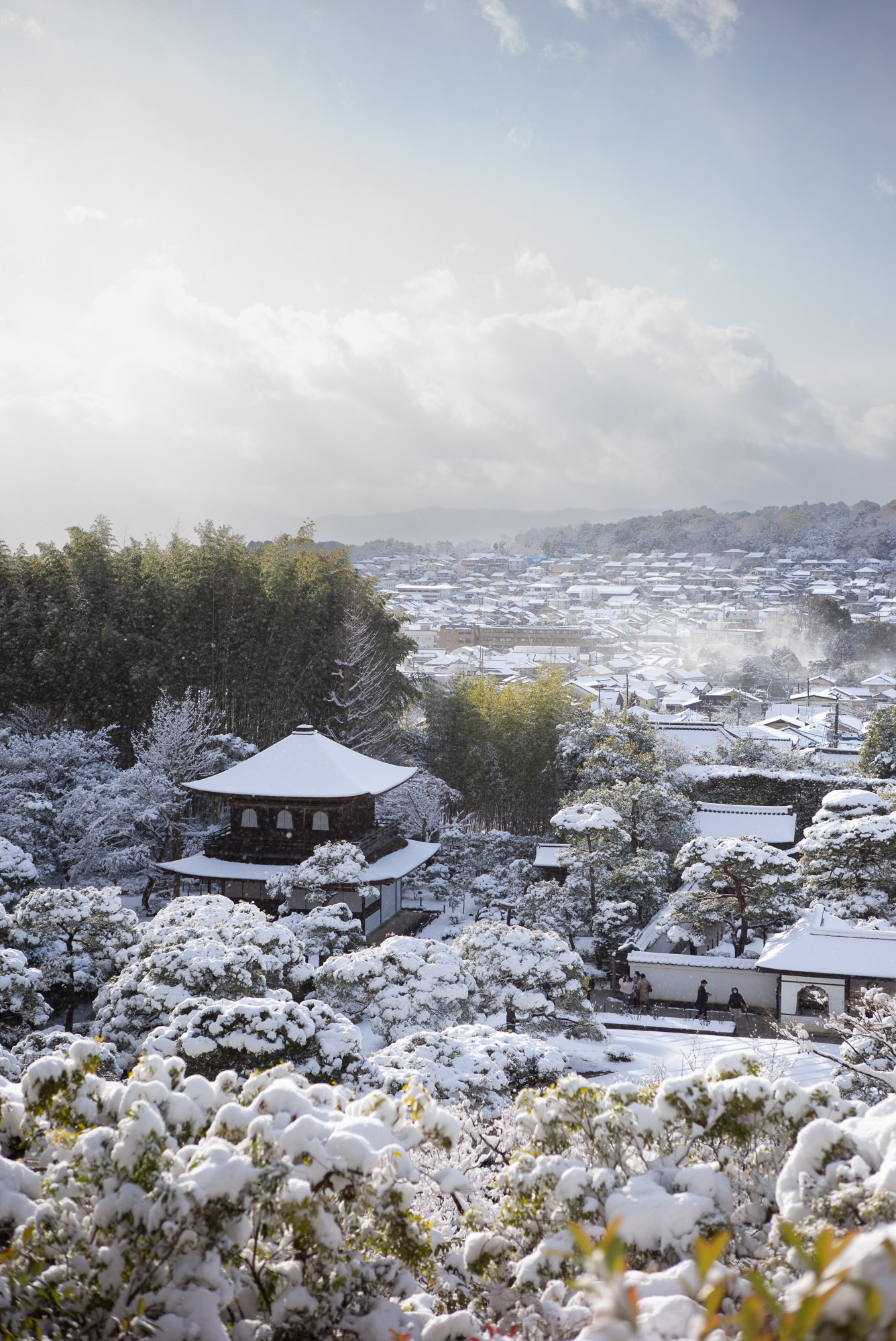 京都 大雪の銀閣寺
